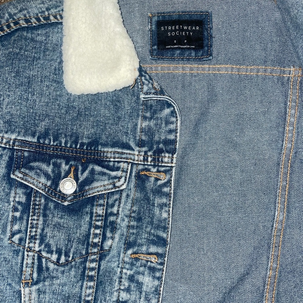 Jean jacket - Picture 3 of 4